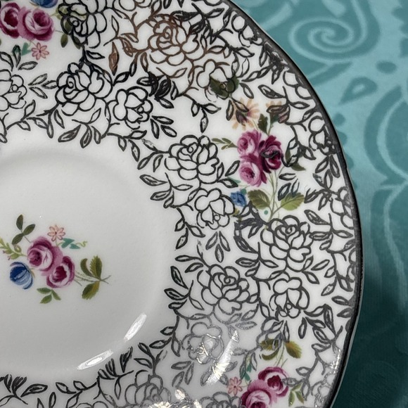 Elizabethan Fine Bone China Teacup & Saucer England - Picture 5 of 16